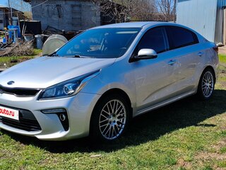 2017 Kia Rio IV, серебристый, 1050000 рублей, вид 4