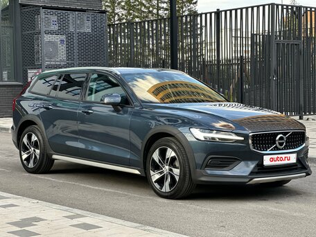 Volvo V60 Cross Country II