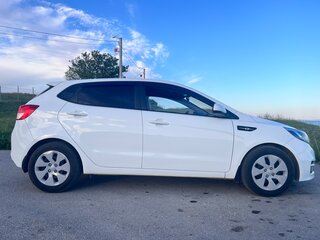 2017 Kia Rio III Рестайлинг, белый, 1200000 рублей, вид 4