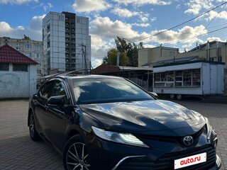 2021 Toyota Camry VIII (XV70) Рестайлинг, чёрный, 2700000 рублей, вид 2