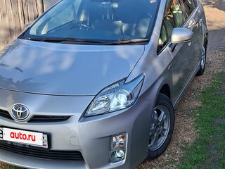 2011 Toyota Prius III Рестайлинг (XW30), серебристый, 1150000 рублей, вид 1
