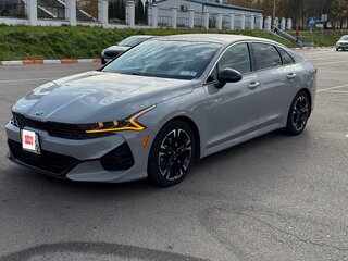 2021 Kia K5 III, серый, 2400000 рублей, вид 1