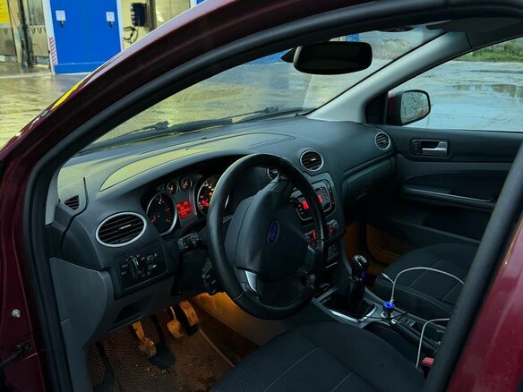 2008 Ford Focus II Рестайлинг, пурпурный, 380000 рублей - вид 5