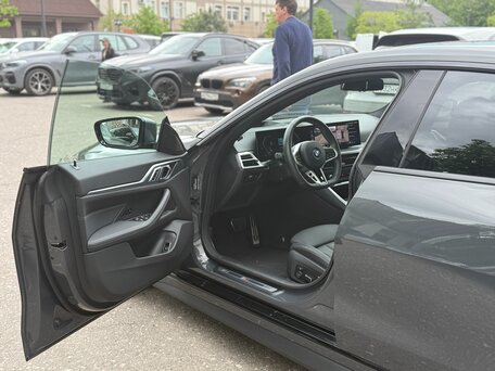 2025 BMW 4 серии Gran Coupe 430i xDrive G22, G23, G26 Рестайлинг, серебристый, 7090000 рублей, вид 5