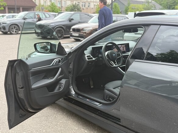 2025 BMW 4 серии Gran Coupe 430i xDrive G22, G23, G26 Рестайлинг, серебристый, 7090000 рублей - вид 4