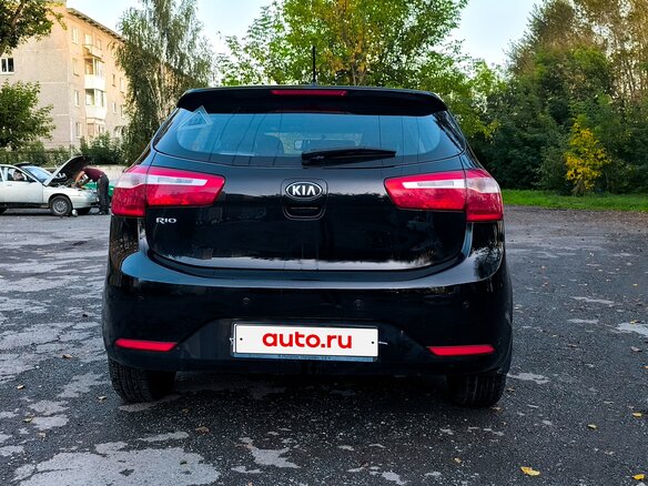 2013 Kia Rio III, чёрный, 900000 рублей - вид 1