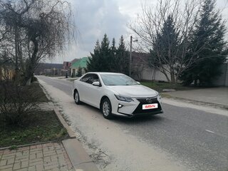 2015 Toyota Camry VII (XV50) Рестайлинг, белый, 1680000 рублей, вид 2