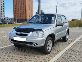 2016 Chevrolet Niva I Рестайлинг, серебристый, 550000 рублей, вид 1