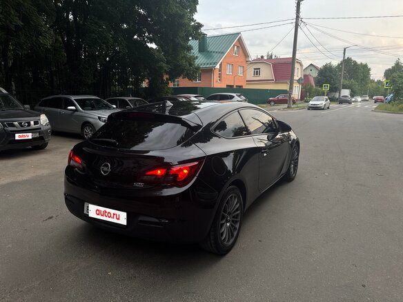 2013 Opel Astra GTC J Рестайлинг, чёрный, 970000 рублей - вид 4