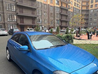 2014 Mercedes-Benz A-Класс 180 III (W176), синий, 1300000 рублей, вид 2