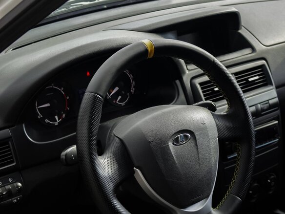 2018 Lada (ВАЗ) Priora I Рестайлинг, белый, 720000 рублей - вид 8