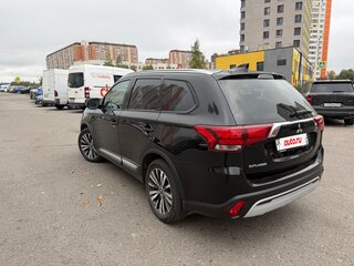 2020 Mitsubishi Outlander III Рестайлинг 3, чёрный, 2500000 рублей, вид 3