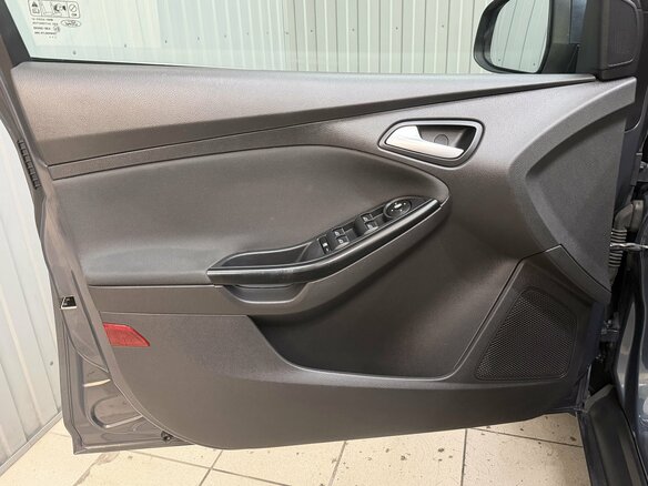 2011 Ford Focus III, серый - вид 11