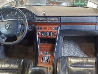 1986 Mercedes-Benz W124 230, красный, 500000 рублей, вид 2