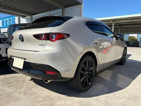 2022 Mazda 3 IV (BP), серебристый, 1650000 рублей, вид 3