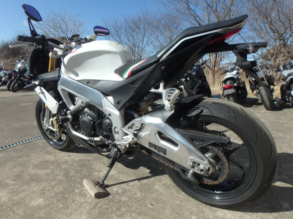 2015 Aprilia Tuono V4, белый, 1000000 рублей - вид 4