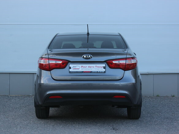 2013 Kia Rio 5-speed III, серый, 757000 рублей - вид 3