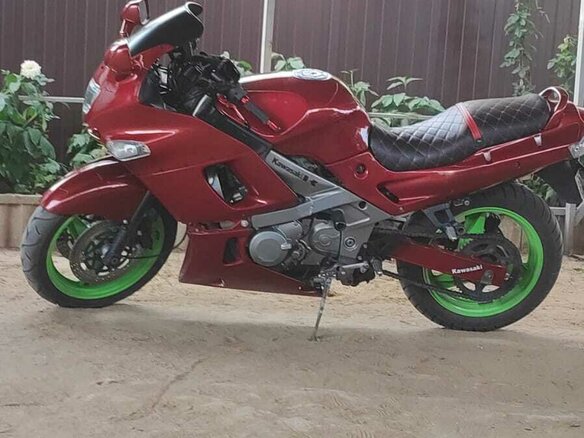 1996 Kawasaki ZZR 400, красный, 230000 рублей