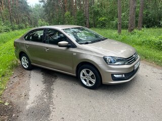 2015 Volkswagen Polo V Рестайлинг, бежевый, 960000 рублей, вид 3