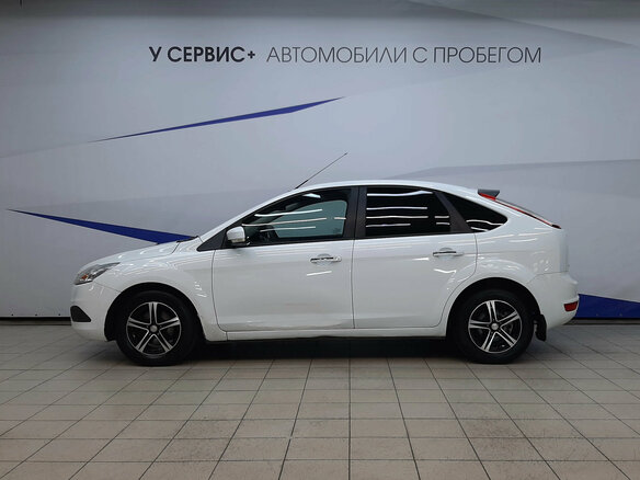 2011 Ford Focus II Рестайлинг, белый, 549000 рублей - вид 1