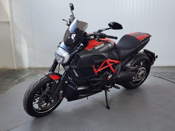 2015 Ducati Diavel Carbon, чёрный, 847000 рублей - вид 3