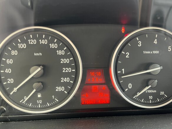 2010 BMW X5 30i II (E70), белый, 1550000 рублей - вид 11
