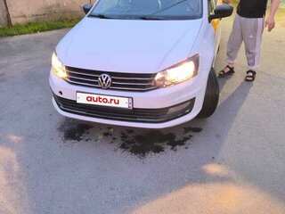 2017 Volkswagen Polo V Рестайлинг, белый, 800000 рублей, вид 3
