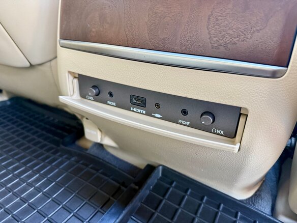 2016 Lexus LX 570 III Рестайлинг 2, белый, 7300000 рублей - вид 14