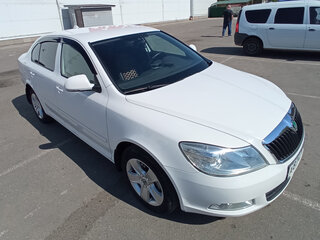 2012 Skoda Octavia II (A5) Рестайлинг, белый, 1250000 рублей, вид 1