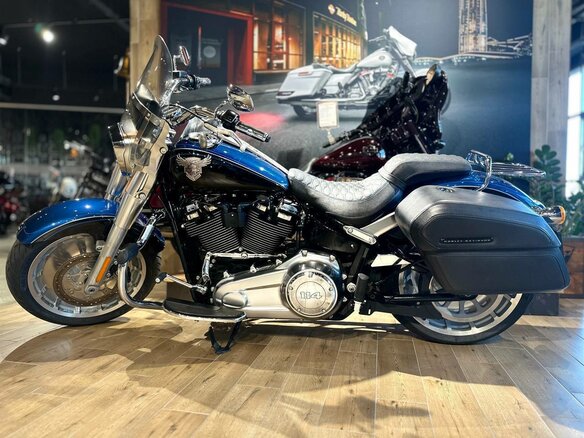 2018 Harley-Davidson Fat Boy, синий, 2400000 рублей - вид 9