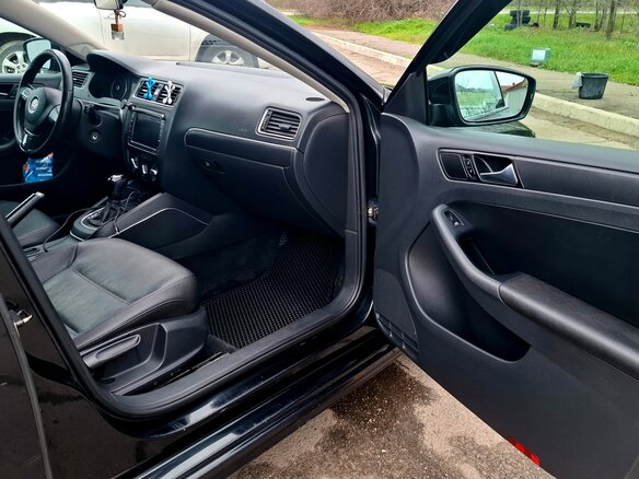 2011 Volkswagen Jetta VI, чёрный, 1100000 рублей - вид 5
