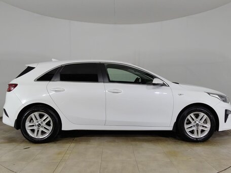 2018 Kia Ceed III, белый, 1525000 рублей, вид 4
