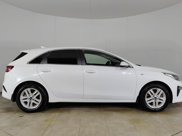 2018 Kia Ceed III, белый, 1525000 рублей - вид 3