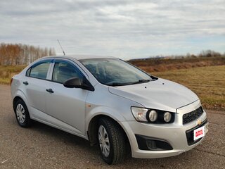 2013 Chevrolet Aveo II, серебристый, 550000 рублей, вид 1