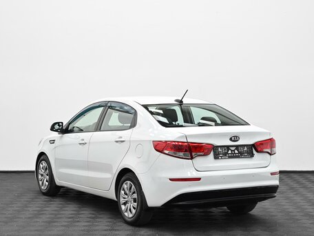 2017 Kia Rio III Рестайлинг, белый, 799000 рублей, вид 4
