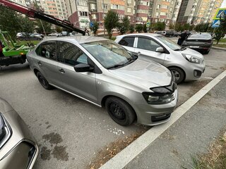 2019 Volkswagen Polo V Рестайлинг, серебристый, 900000 рублей, вид 4