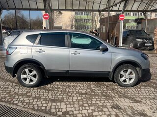 2011 Nissan Qashqai I Рестайлинг, серебристый, 750000 рублей, вид 2