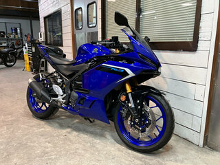 2025 Yamaha YZF-R3, синий, 639000 рублей, вид 4