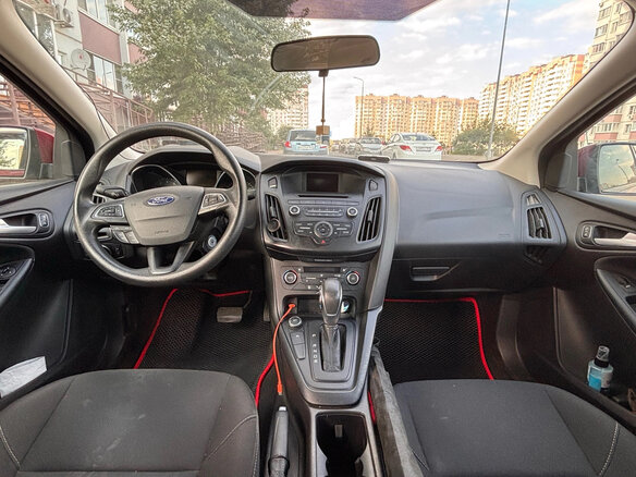 2017 Ford Focus III Рестайлинг, красный, 1059000 рублей - вид 9