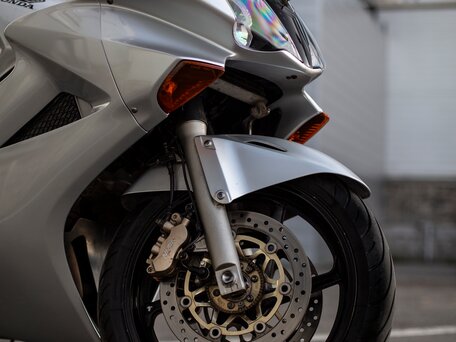 2003 Honda VFR 800, серебристый, 490000 рублей, вид 3