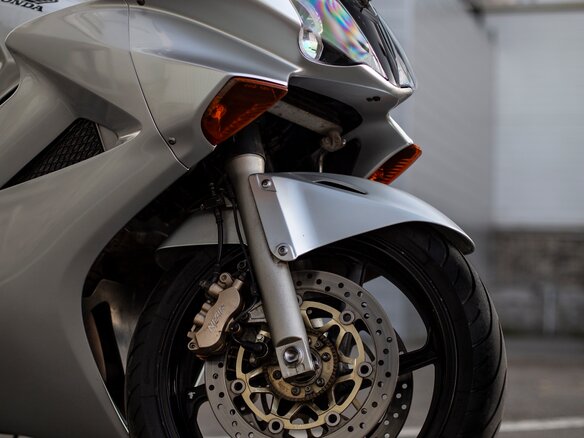 2003 Honda VFR 800, серебристый, 490000 рублей - вид 2