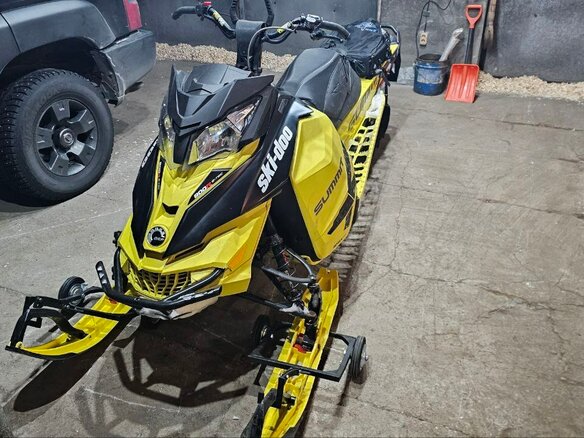 2015 BRP Ski-Doo Summit 800, жёлтый, 670000 рублей
