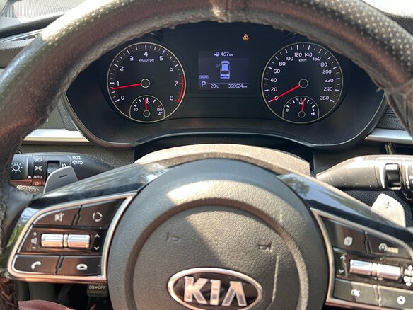2018 Kia Optima IV Рестайлинг, белый, 800000 рублей - вид 12