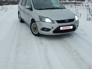 2011 Ford Focus II Рестайлинг, серебристый, 700000 рублей, вид 3
