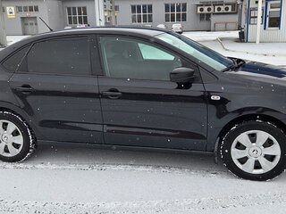 2013 Volkswagen Polo V, чёрный, 735000 рублей, вид 4