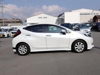 2023 Toyota Aqua II, белый, 1430400 рублей, вид 2