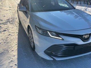 2018 Toyota Camry VIII (XV70), белый, 2350000 рублей, вид 3