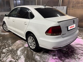 2018 Volkswagen Polo V Рестайлинг, белый, 600000 рублей, вид 4