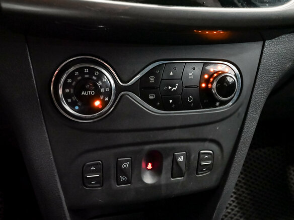 2014 Renault Logan II, красный, 650000 рублей - вид 15
