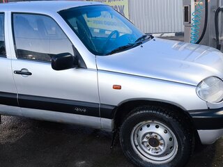 2004 Chevrolet Niva I, серебристый, 230000 рублей, вид 2